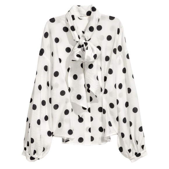 ‼️SOLD‼️ ⚫️⚪️Polka Dot Blouse (s) - Picture 2 of 6